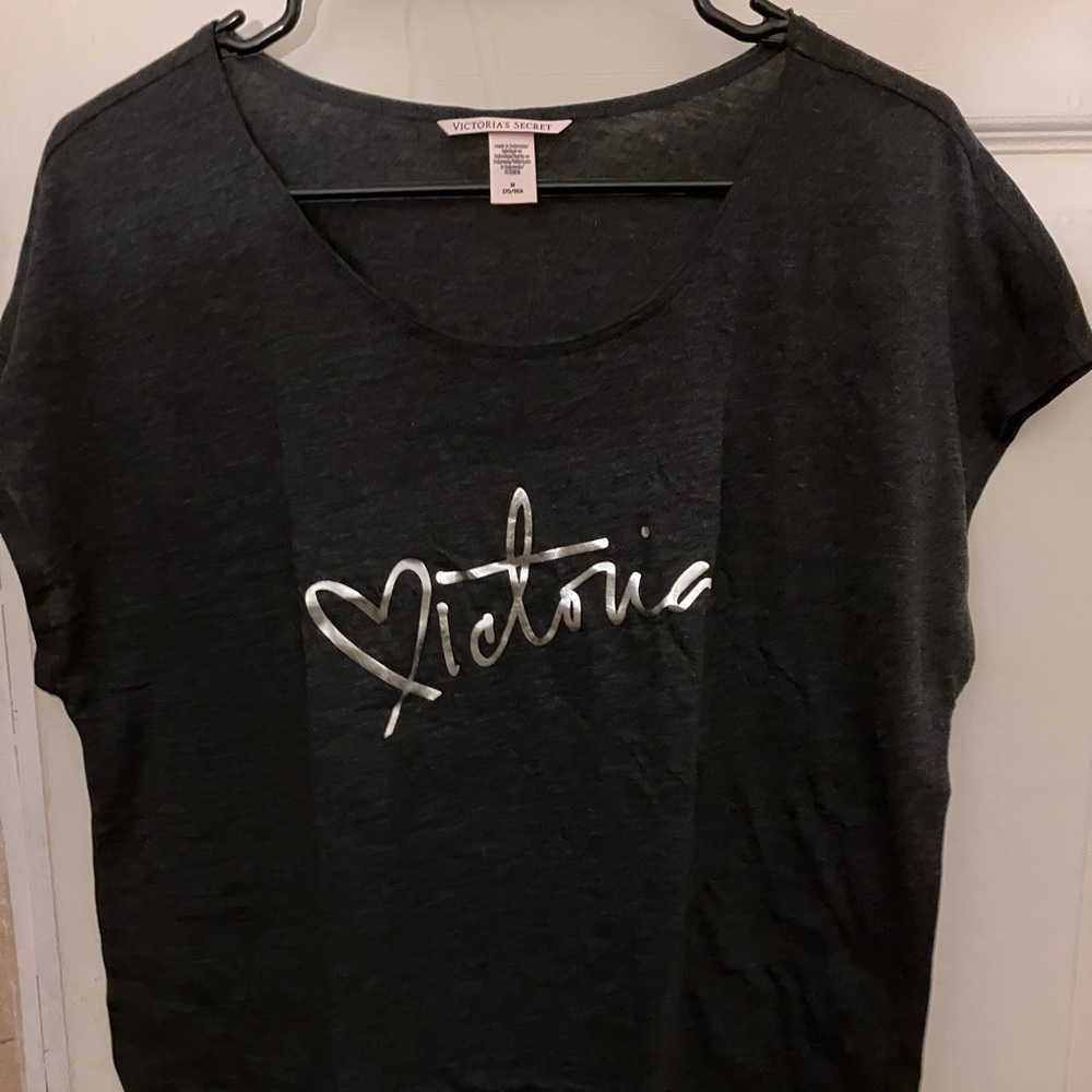 NWT Victoria's Secret Victoria Script Logo T-Shirt Sleep Charcoal Gray M NEW